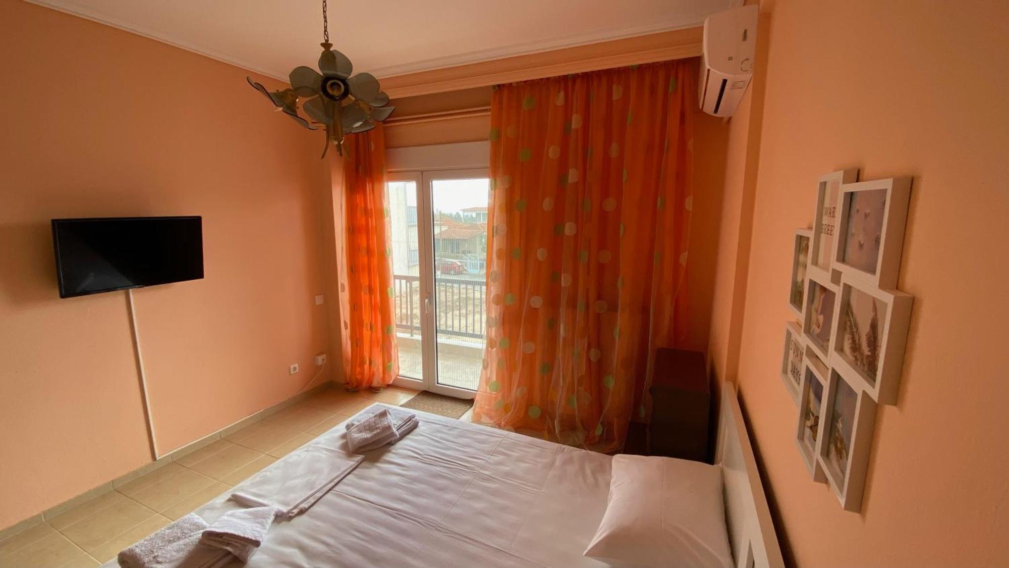 Family Apartment Nea Moudania Exterior photo